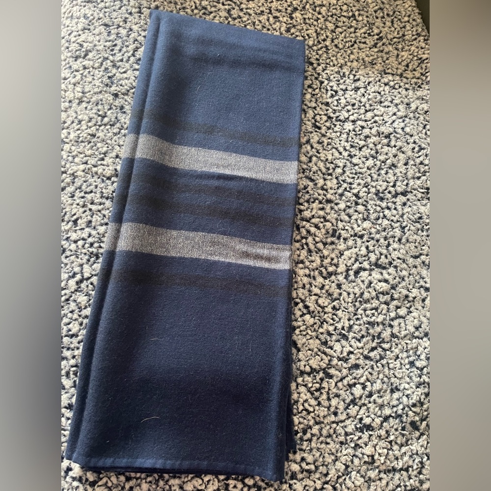 Denis colomb men’s navy and grey striped scarf/shawl